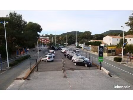rare golfe st-tropez – 1000m² tous commerces (sauf restauration) – loyer 2700