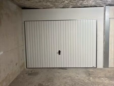 location garage 18m2 sécurisé