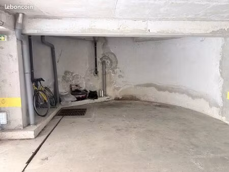 place de parking moto