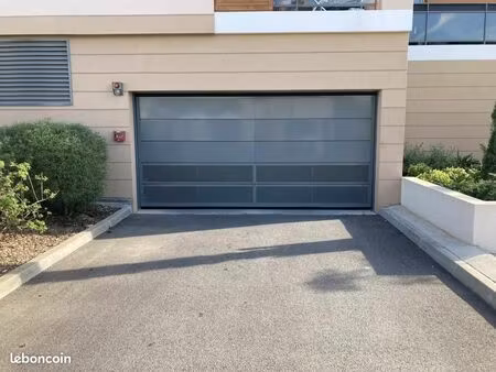 loue garage pierrefeu du var