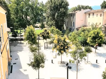 ? duplex meublé 84 m² – 2 chambres – centre brignoles – lumineux & prêt à vivre
