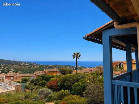 joli appartement vue mer avec piscine et clim
