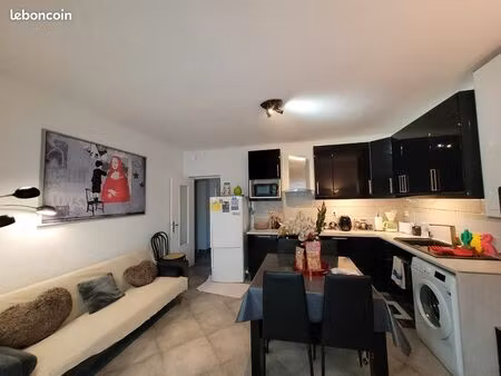 t2 40 m2 avec jardin disponible du 1er/05 au 30 juin