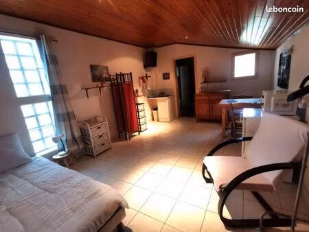 studio à louer dans villa pour 1 personne