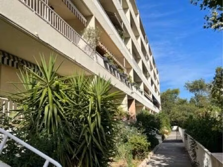 à louer – t3 meublé traversant avec grand balcon – secteur la palasse