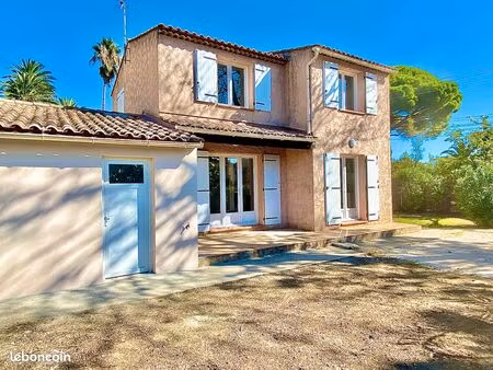 villa t4 en r+1 avec garage