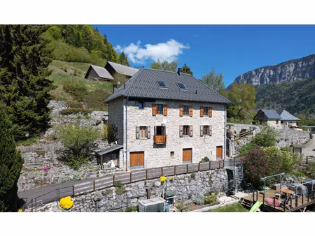 magnifique maison en pierre - entièrement rénovée - vue dominante imprenable - exceptionne