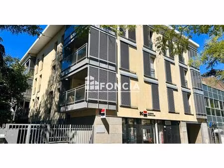 ecully centre  t3 75m2 avec exterieur de 13m2 et son garage double