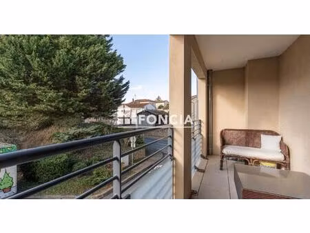 au coeur de montanay- t2 récent avec son grand balcon et son parking