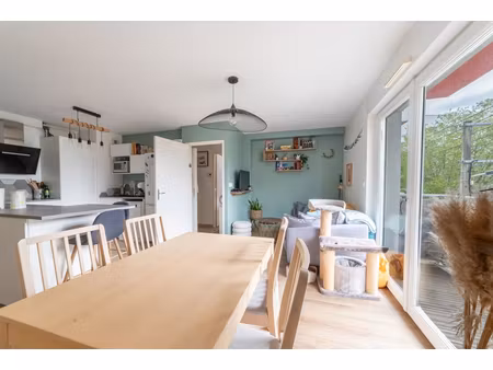 nantes - longchamp : appartement avec deux balcons en excellent état