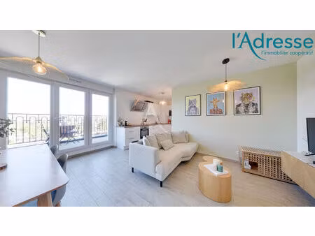 2 pieces dernier etage + balcon et parking en sous-sol