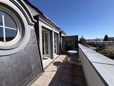superbe dernier étage avec terrasse  parking en sous-sol