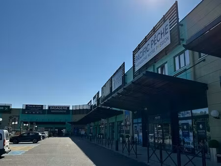 location commerce 470 m²