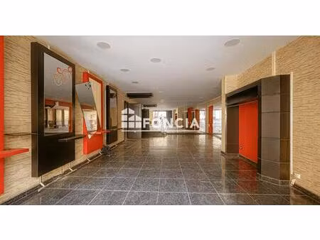 meximieux – rue de la gare | local commercial à vendre – 68 m²