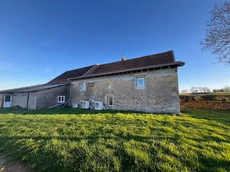 a vendre ancienne ferme maison et dependances saint christophe en brionnais 71800