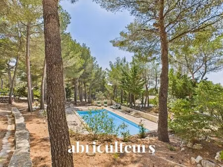 maison d'architecte 257 m² avec terrain arboré et piscine - ventabren (13122)