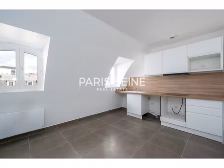 ** haussmann ** grand studio vide de 35 m² refait à neuf !