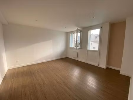 appartement rénové dans résidence au bord de l'adour