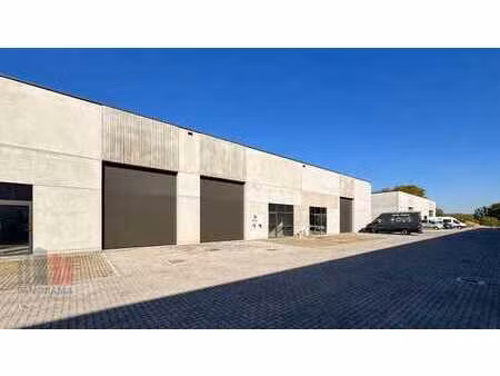 246 m² de nouvelle construction  unité pme à louer le lon...