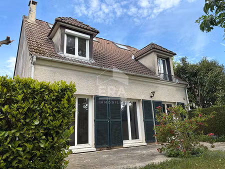 maison familiale à vendre à crespières - potentiel à rénover