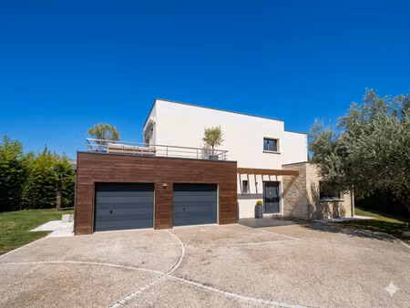 demeure de prestige joue les tours 5 pièce(s) 170 m2