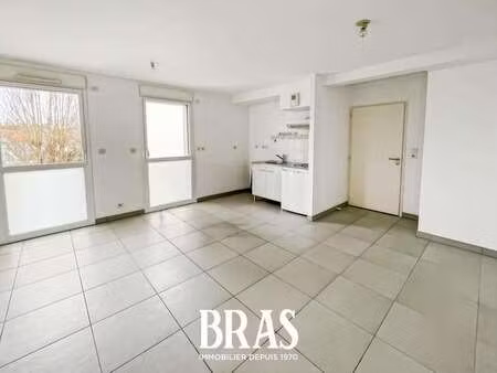 location appartement 2 pièces à nantes bottière - chénaie (44000) : à louer 2 pièces / 43m