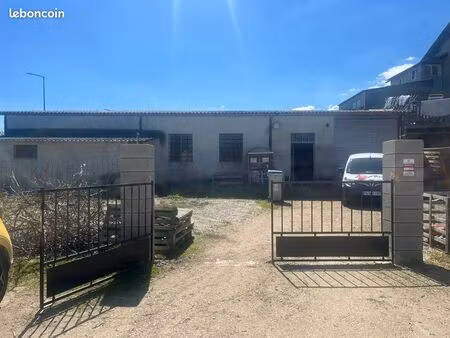 local 200m2 entrepôt et bureaux