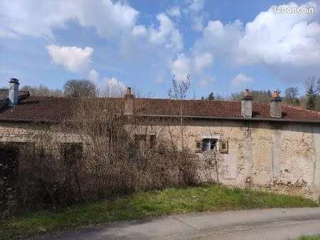ensemble immobilier à rénover composé de 2 logements sur terrain de 19 ares