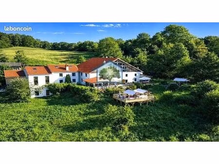 maison 23 pièces 670 m²