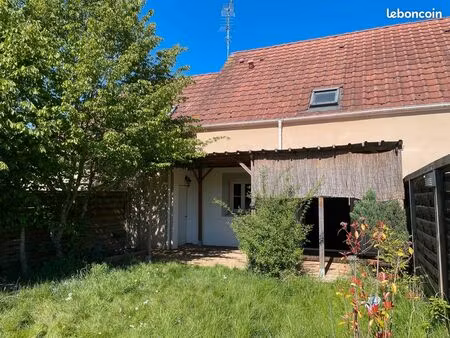 agréable pavillon de 4 pièces principales avec garage & jardin