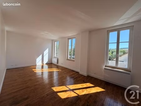 studio 1 pièce 31 m²