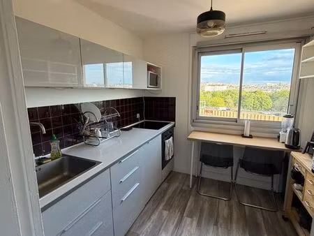 t2 meublé – 50 m² – porte de clichy – vue montmartre