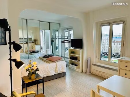 loue studio 27m2 très lumineux  1min métro sablons ligne 1