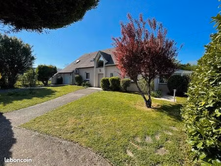 belle maison contemporaine avec garage attenant & dépendances