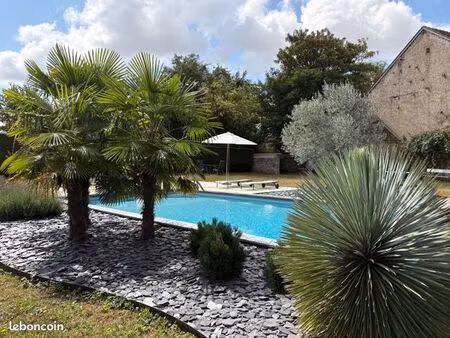 a 2h de paris  charmante longère rénovée avec piscine  boulodrome  le tout sur un jardin d