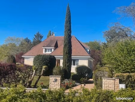 belle construction traditionnelle d'architecte de 168 m² habitables