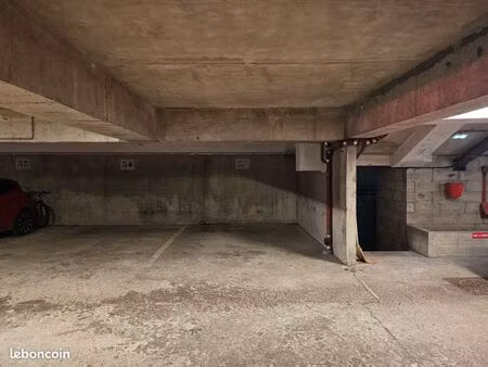 une place de parking dans résidence sécurisée