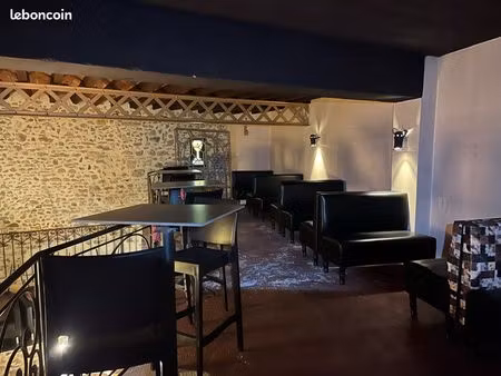 à vendre salle de spectacle plus 1 partement type trois pièces + 1 appartement type 2 pièc