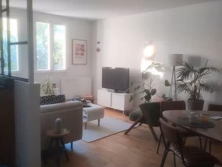 vends bel appartement a 2 pas du centre ville