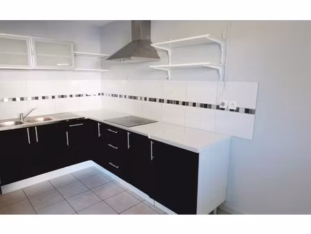 location appartement  m² t-2 à la roche-sur-foron  840 €
