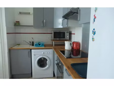 location appartement  m² t-3 à la rochelle  825 €