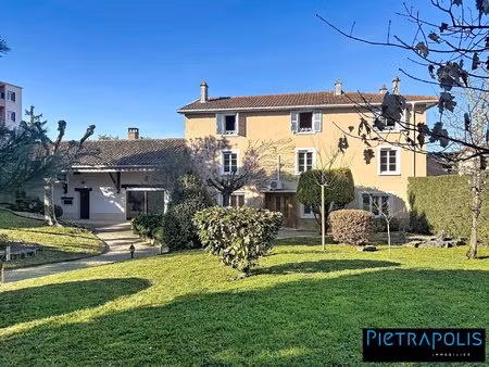 t4 de 112m2 avec jardin de 300m2 + 2 parkings