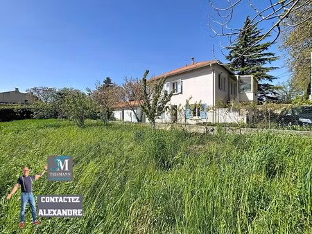 maison 4 chambres sur 900 m² et dépendances