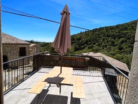 location meublée d’une petite maison de village avec une belle terrasse