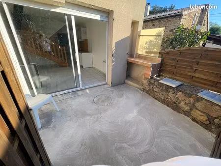 disponible maison climatisée avec terrasse  poele  exterieur  parking au calme