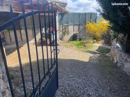 maison avec terrasse  poele  exterieur  parking au calme