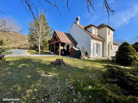 propriété 8 pièces 165 m²
