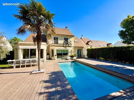 maison 7 pièces 220 m²