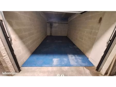 box fermé en sous-sol  sécurisé
