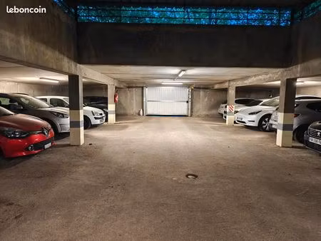 parking couvert et sécurisé - massy